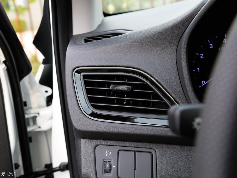 2017{ 1.4L ԄӻSPORT