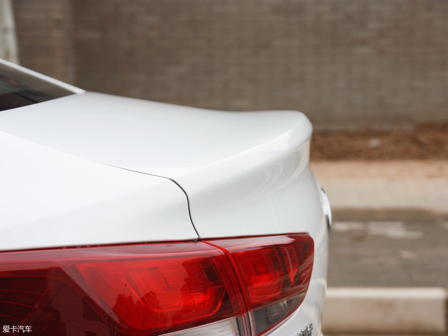 2017{ 1.4L ԄſGLS