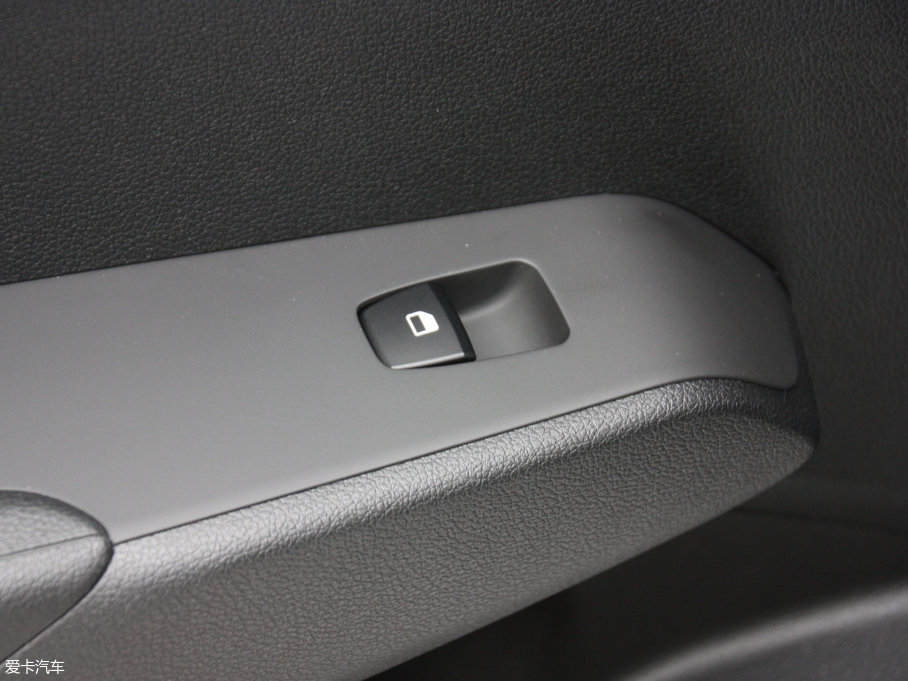 2017{ 1.4L ԄſGLS