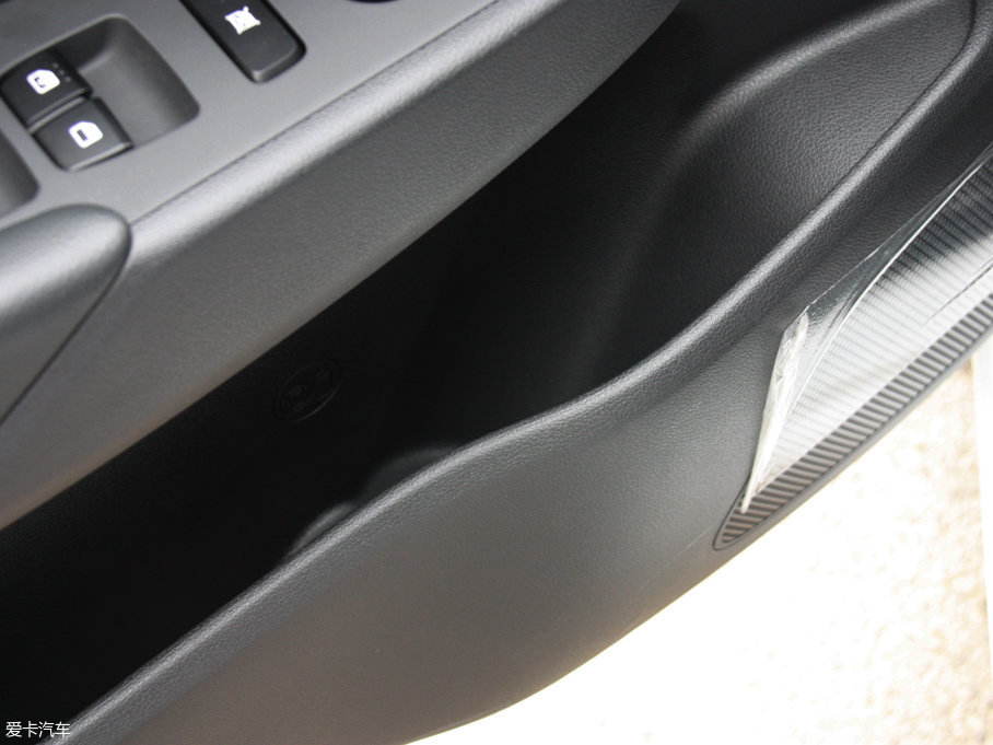 2017{ 1.4L ԄſGLS