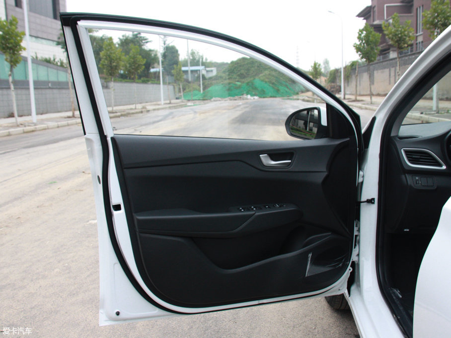 2017{ 1.4L ԄſGLS