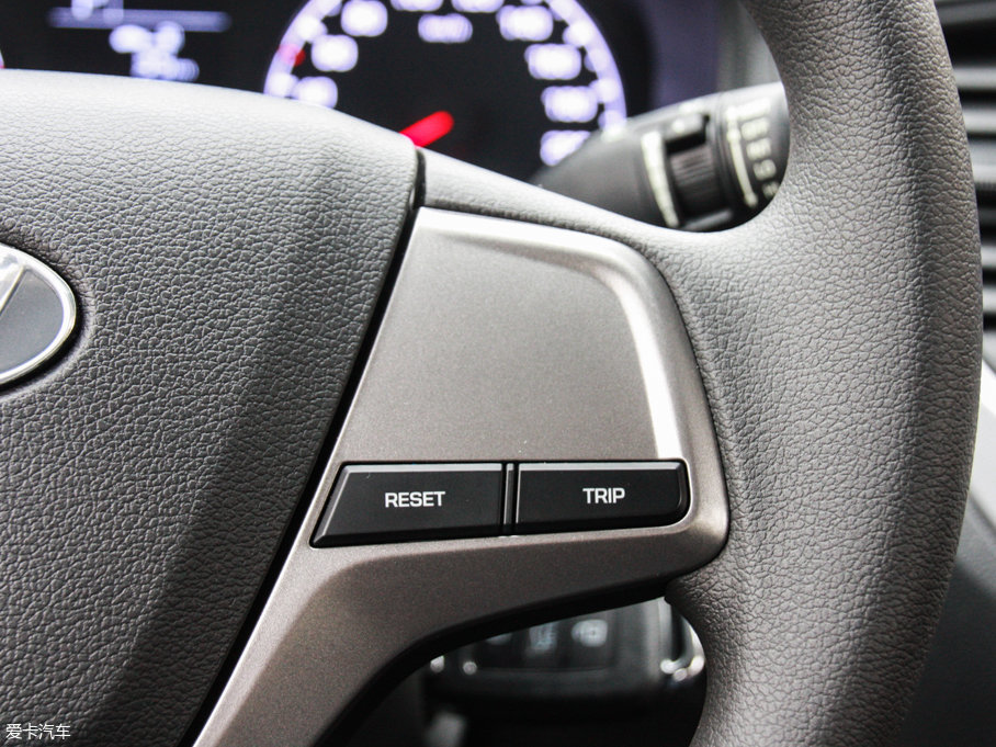 2017{ 1.4L ԄſGLS