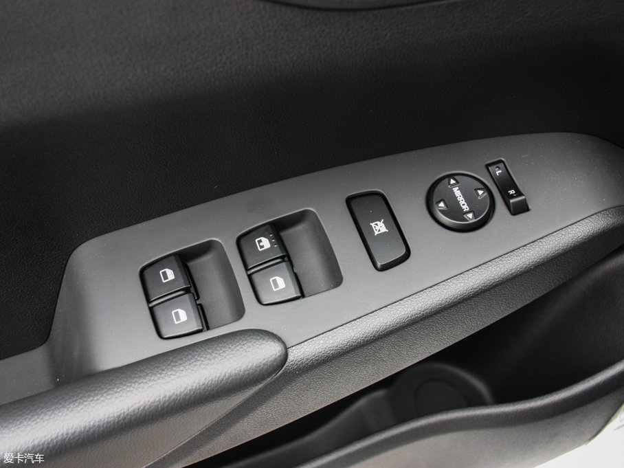 2017{ 1.4L ԄſGLS