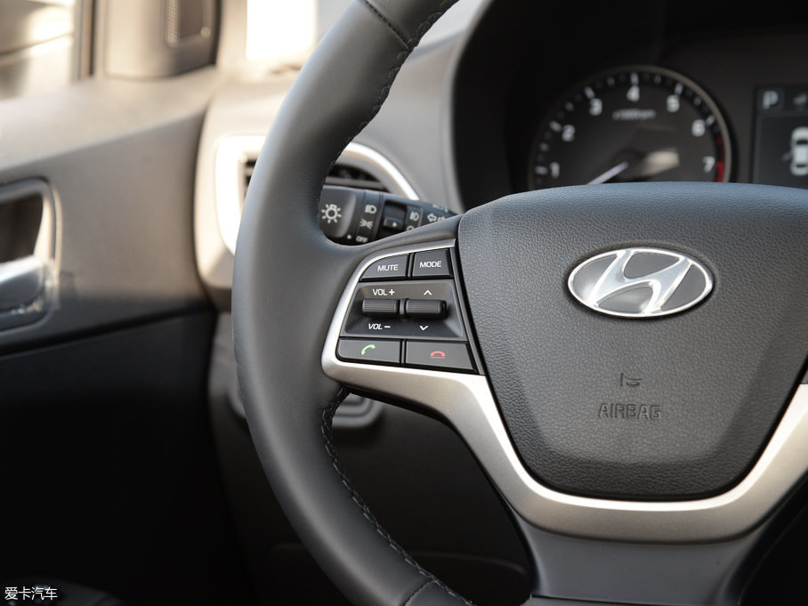 2017{ 1.6L ԄӾӢTOP