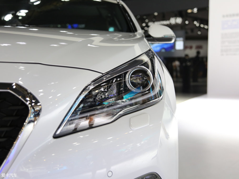 2017�����{�� 1.6T DLX���F��