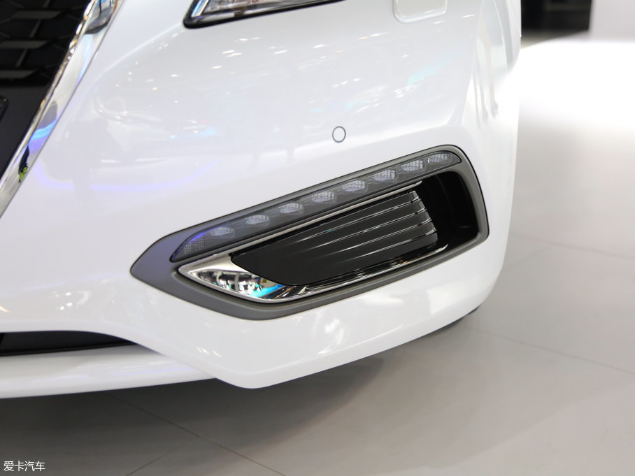 2017�����{�� 1.6T DLX���F��