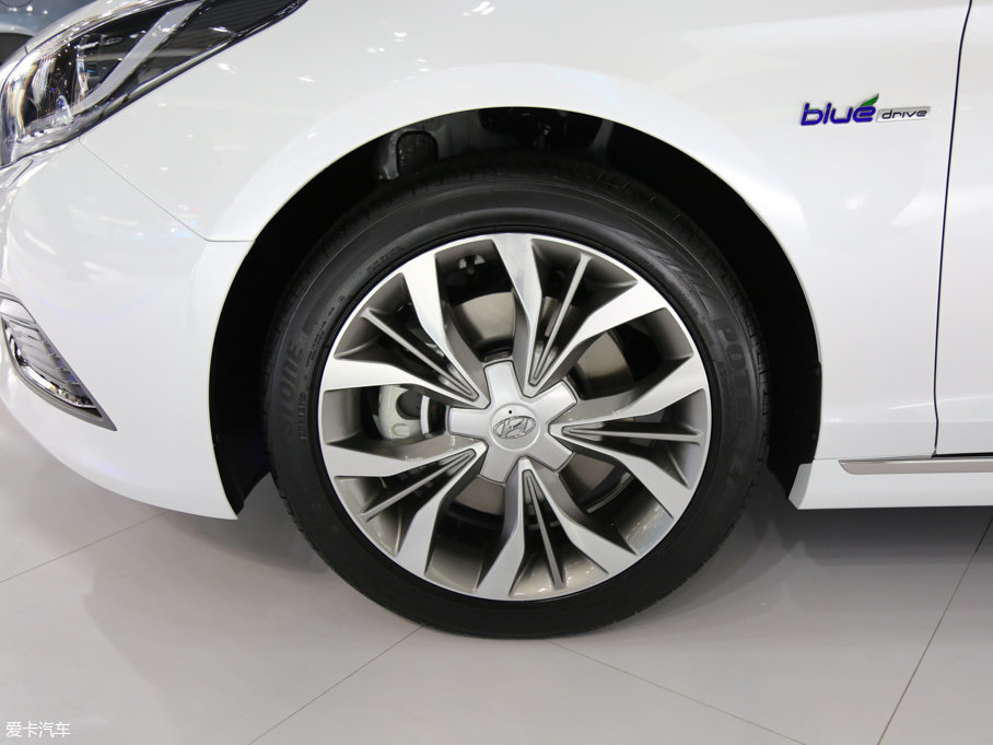 2017�����{�� 1.6T DLX���F��