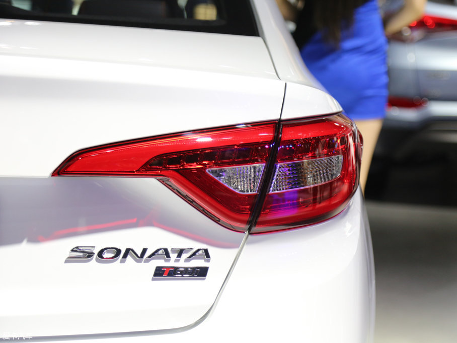 2017�����{�� 1.6T DLX���F��