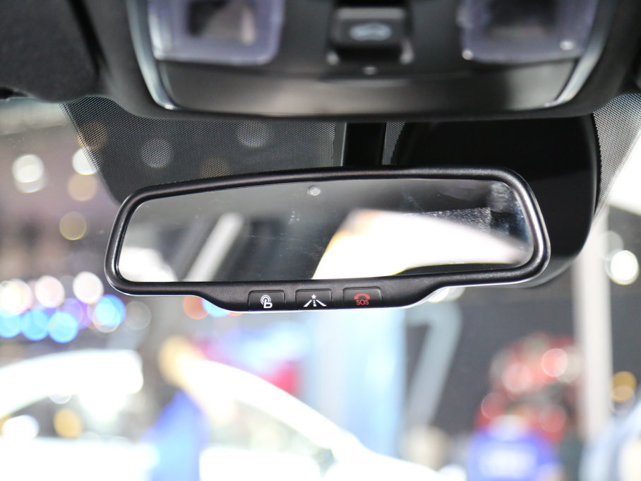 2017�����{�� 1.6T DLX���F��