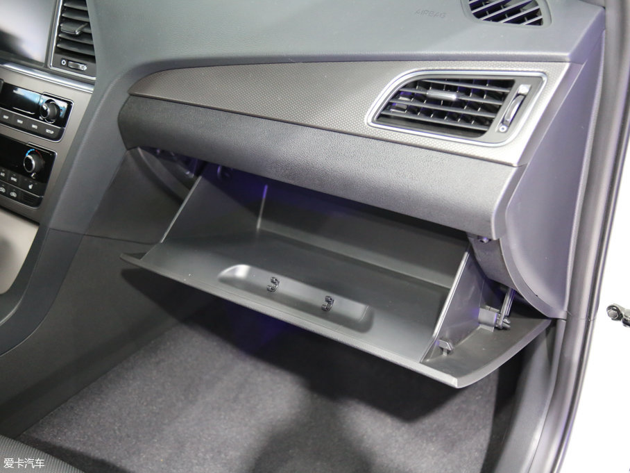 2017�����{�� 1.6T DLX���F��