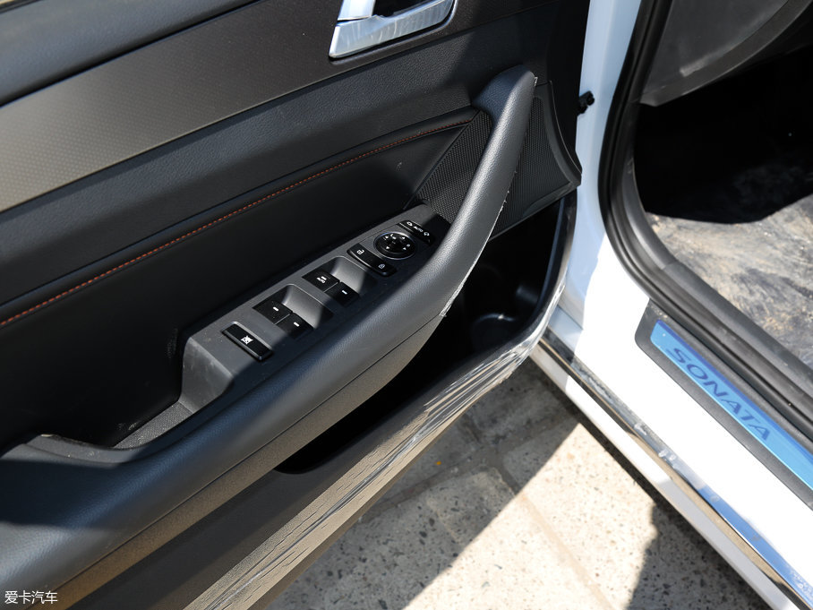 2017�����{�� 1.6T GLX�I(l��ng)����