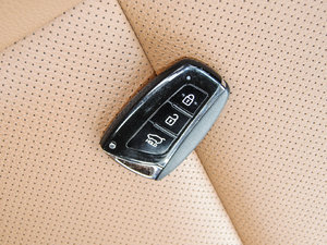 2017款2.0T 自动两驱智能型 7座 车钥匙