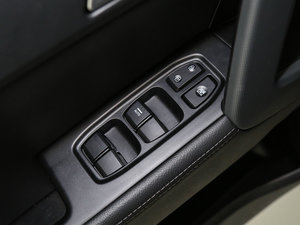 2016款1.6T DCT智能型GLS 主驾车窗控制区	