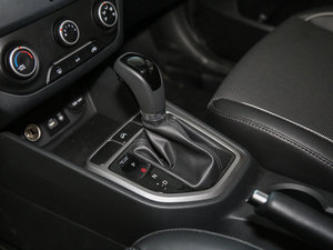 2016款1.6T DCT智能型GLS 换挡杆