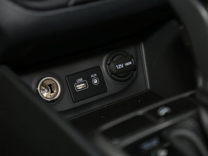 2016款1.6T DCT智能型GLS 中控区