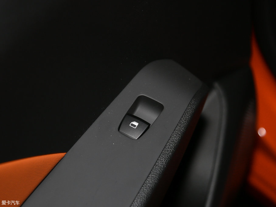 2017{RV 1.4L Ԅӻ V