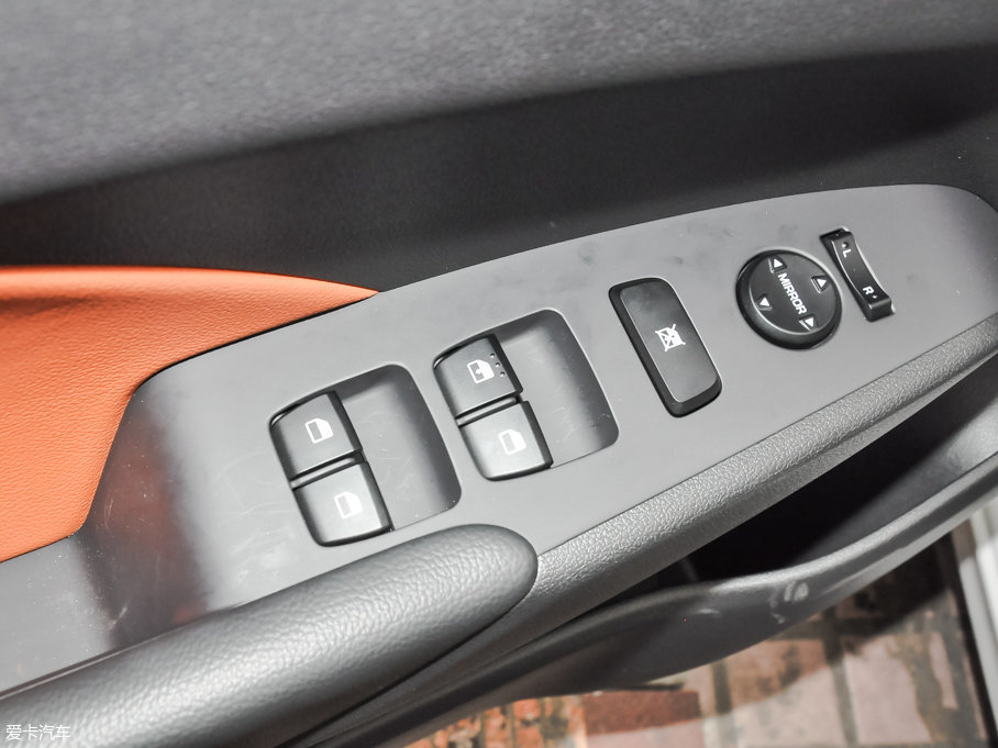 2017{RV 1.4L Ԅӻ V