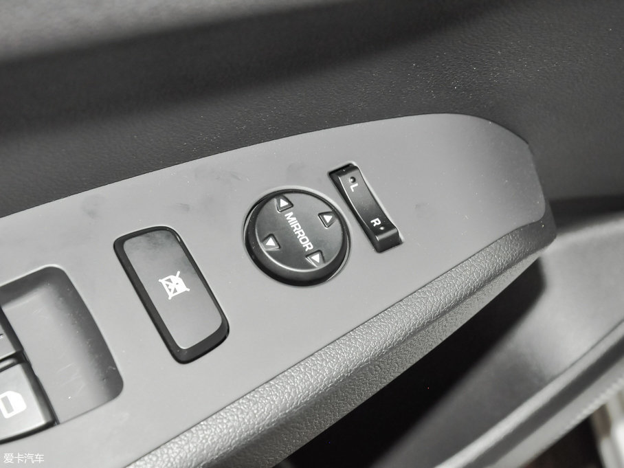 2017{RV 1.4L Ԅӻ V