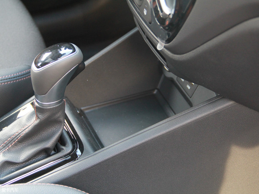 2017{RV 1.4L Ԅӻ V