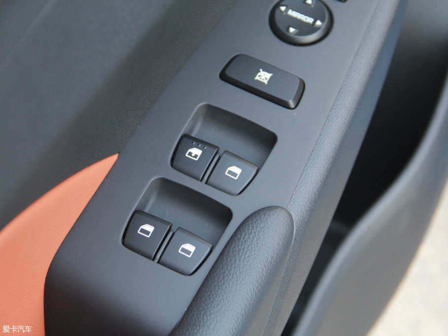 2017{RV 1.4L Ԅӻ V