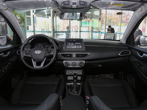 2017款1.6L 自动悦值型 内饰全景
