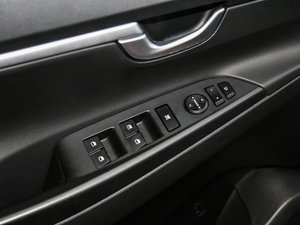 2017款1.6L 自动悦心型 主驾车窗控制区	