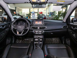 2017款1.6L 自动悦心型 内饰全景