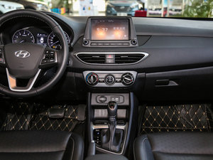 2017款1.6L 自动悦心型 中控台