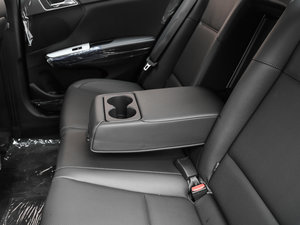 2017款1.8L 自动智能型GLS 国V 后排中央扶手