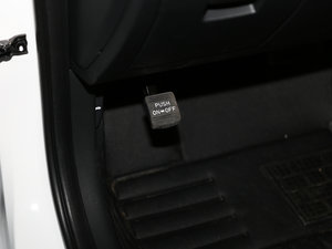 2017款1.6T 自动智能型GLS 国V 驻车制动器
