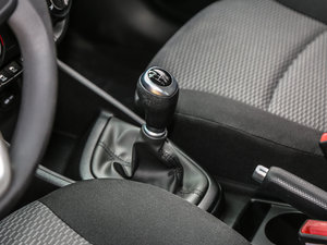2017款1.4L 手动焕彩天窗版 国V 换挡杆