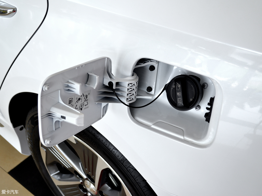 2018{늻 2.0L Ԅ V