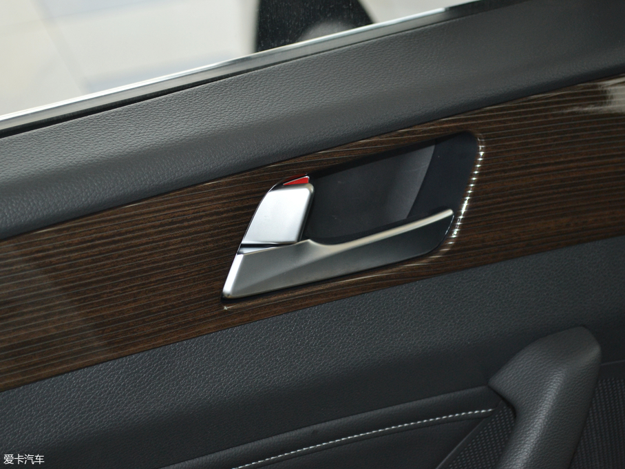 2018{늻 2.0L Ԅ V