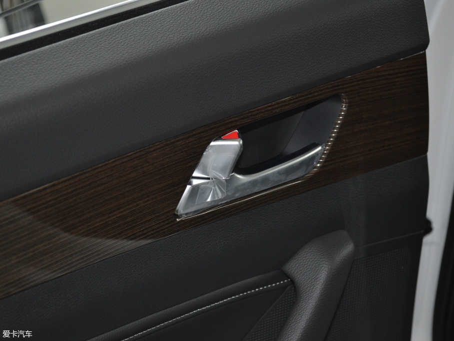 2018{늻 2.0L Ԅ V