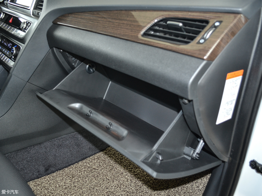 2018{늻 2.0L Ԅ V