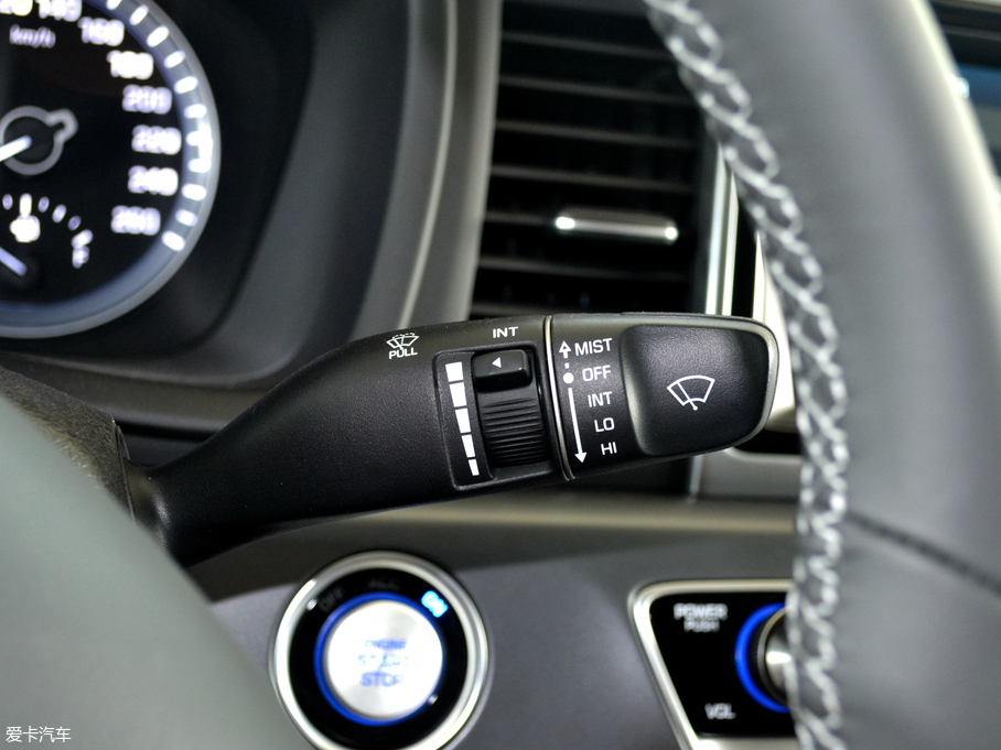 2018{늻 2.0L Ԅ V