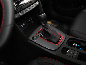 2018款1.6T 致跑版 换挡杆