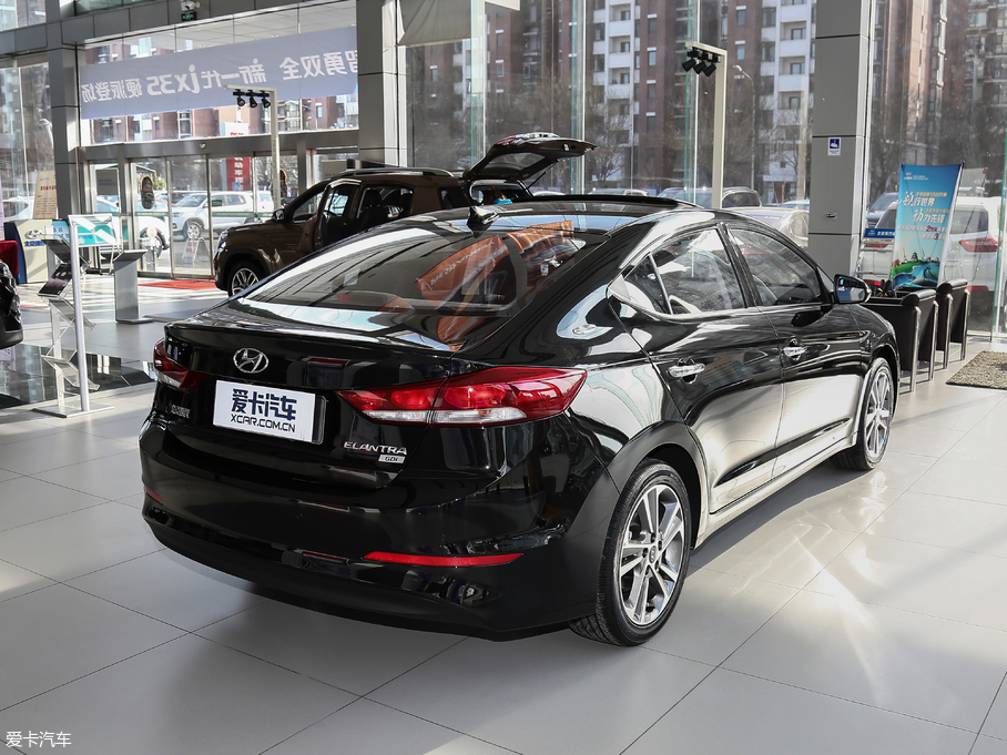 2018���I�� 1.6L �Ԅ�15�����؄e��