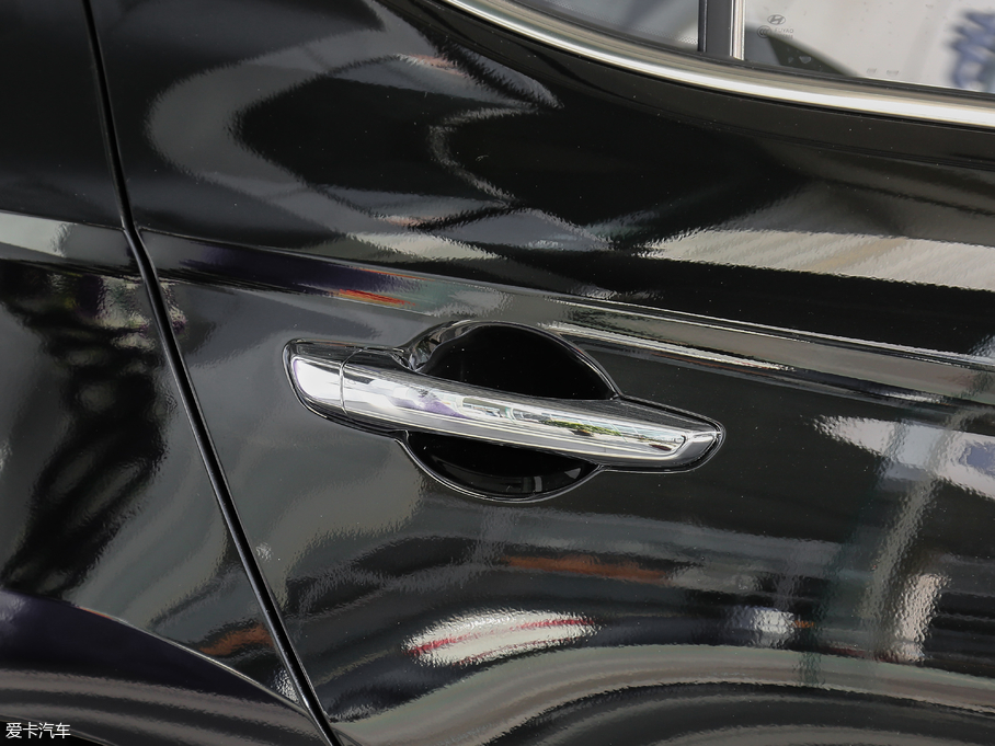 2018���I�� 1.6L �Ԅ�15�����؄e��