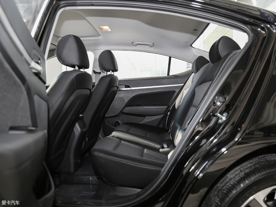 2018���I�� 1.6L �Ԅ�15�����؄e��