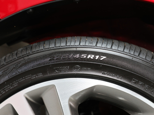 2018款1.4T 双离合炫动旗舰型 轮胎尺寸