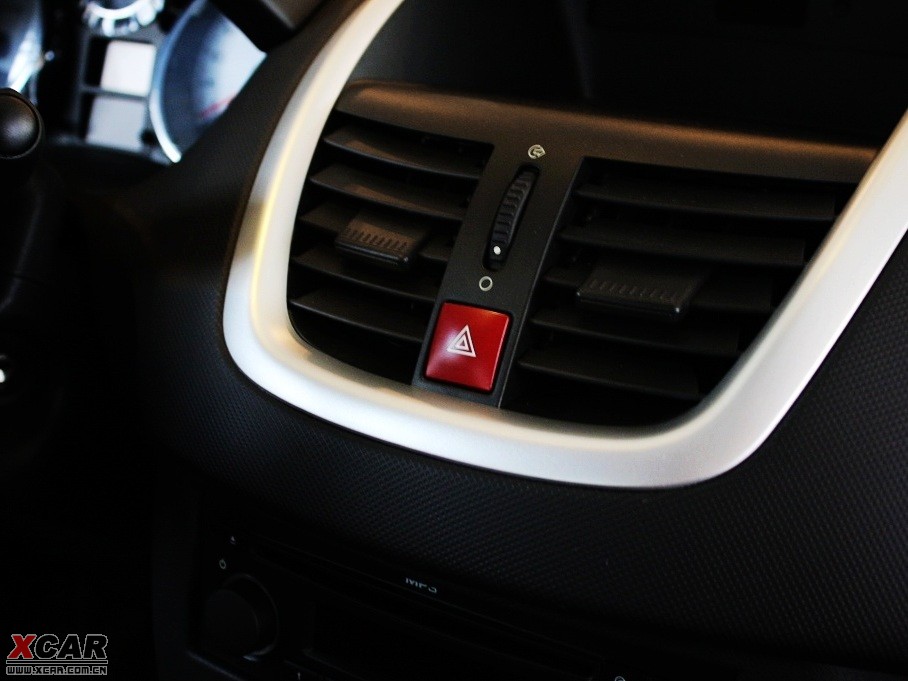 2009�����207�Ɏ� 1.4L �ք��S����