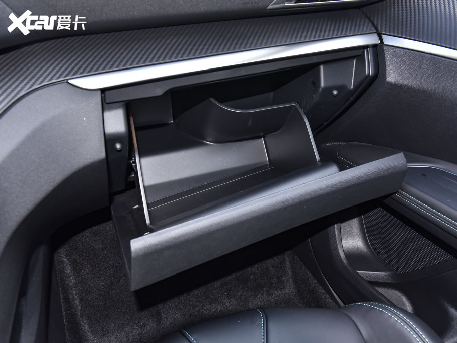 2023���(bi��o)��5008 400THP ���(��i)�� 5��