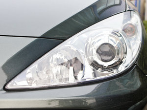 2010款1.6L 自动舒适版 大灯