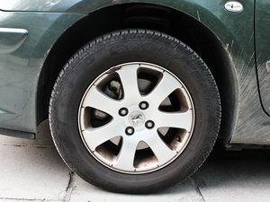 2010款1.6L 自动舒适版 轮圈