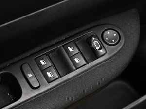 2010款1.6L 自动舒适版 主驾车窗控制区	