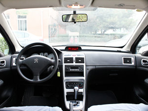 2010款1.6L 自动舒适版 内饰全景