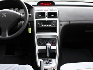 2010款1.6L 自动舒适版 中控台
