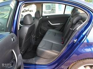 2010款2.0L 手动豪华版 后排空间