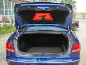2010款2.0L 手动豪华版 行李厢空间